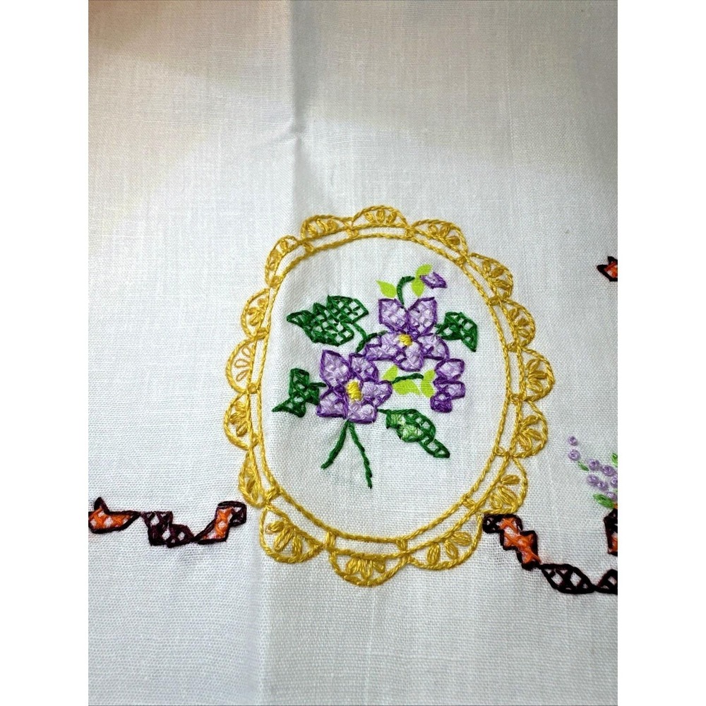 Pair Of Vintage Large 33" x20" White Pillowcases With Flower Embroidery NWOT - Picture 5 of 11